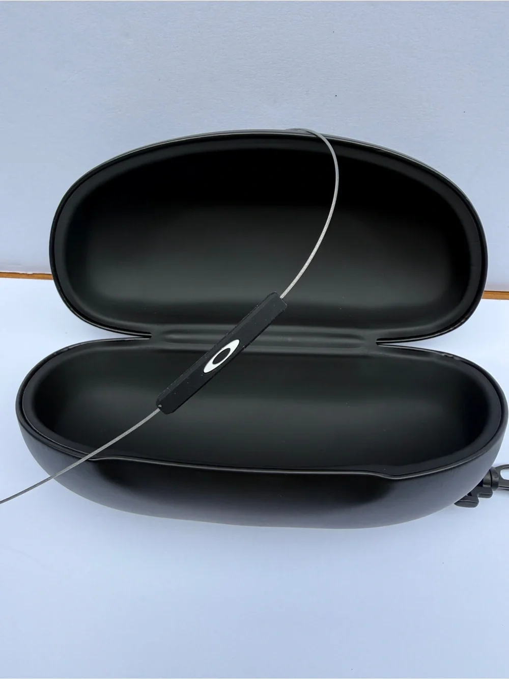 Oakley Matte Black Sunglasses Case w/twmple cables/strap NWbox no glasses.